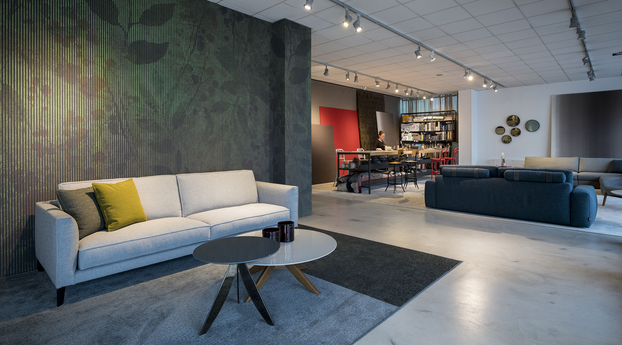 Esposizione divani Showroom BertO Meda Esposizione divani Showroom BertO Meda via Piave