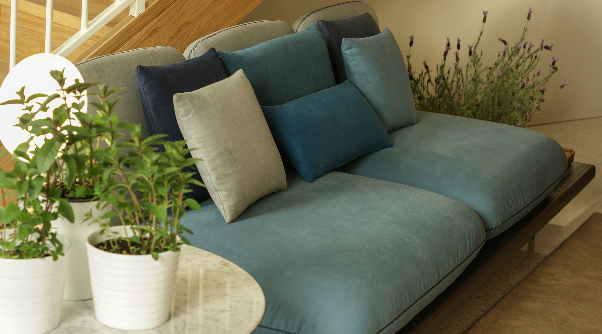 Sofa4manhattan esposto al Fuori Salone di Milano sofa4manhattan schienali bassi fuori salone