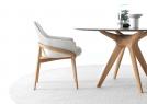 Tavolo rotondo Stiv in rovere con piano in marmo e sedia Jackie Wood - BertO