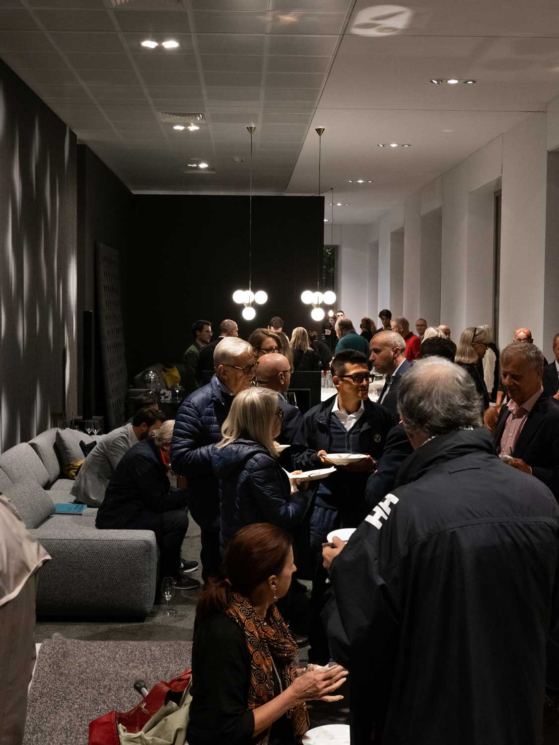 Clienti alla presentazione MADE IN MEDA - Showroom BertO Torino Clienti alla presentazione MADE IN MEDA - Showroom Torino