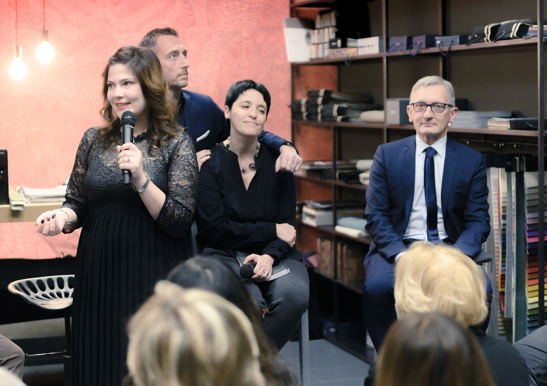 Giulia la direttrice dello showroom BertO Brescia alla presentazione del libro Lo Spirito del 74 - BertO Giulia la direttrice dello showroom BertO Brescia alla presentazione del libro Lo Spirito del 74 - BertO